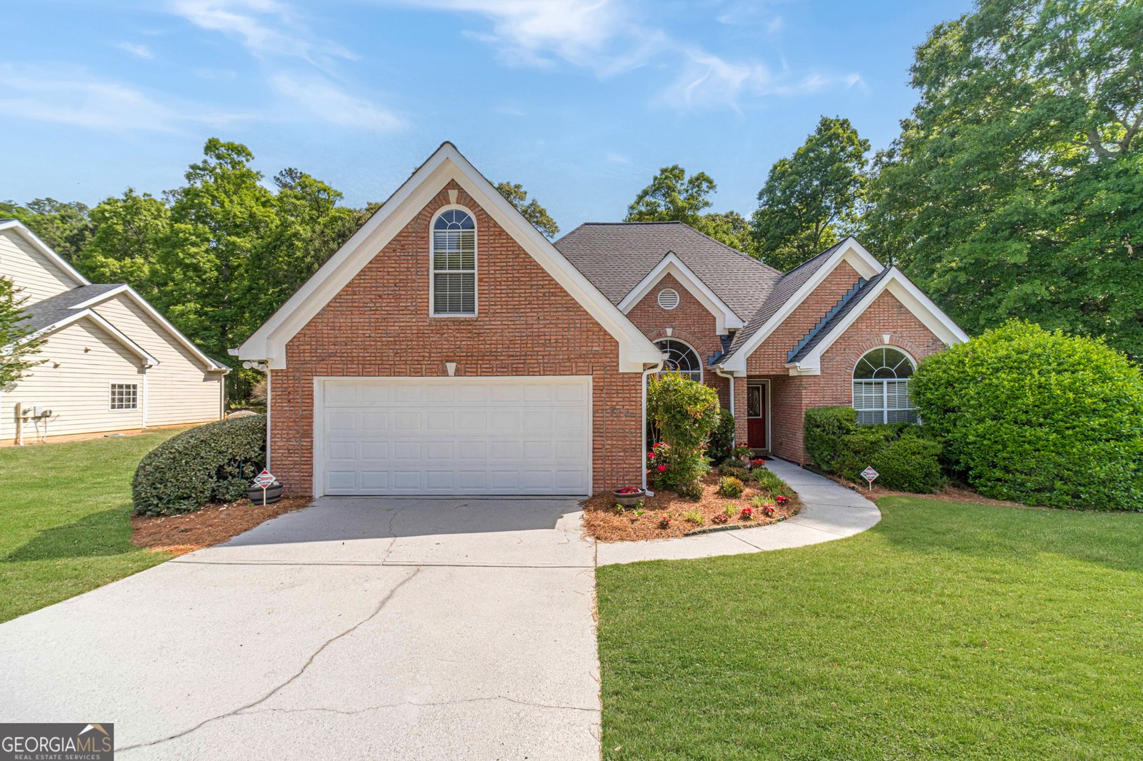 2111 Vintage Oaks Drive Loganville - main photo