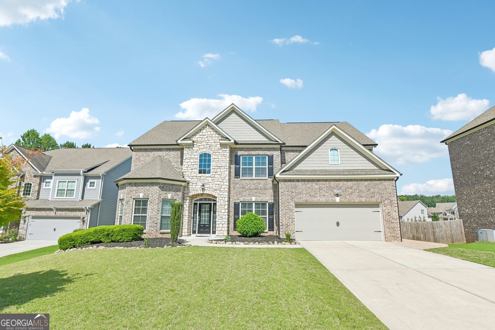 611 La Perla Drive Buford - main photo