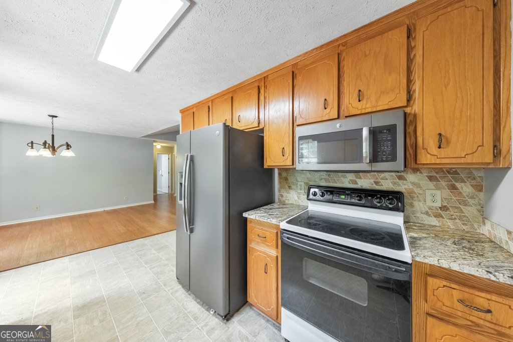 623 Peachtree Drive White - Photo 11