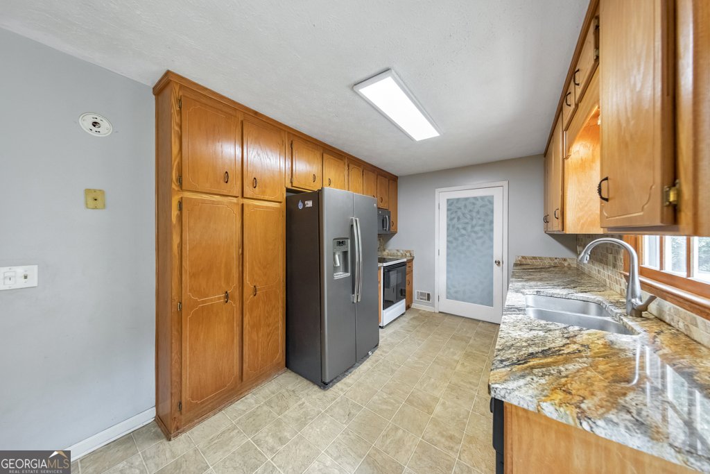 623 Peachtree Drive White - Photo 9