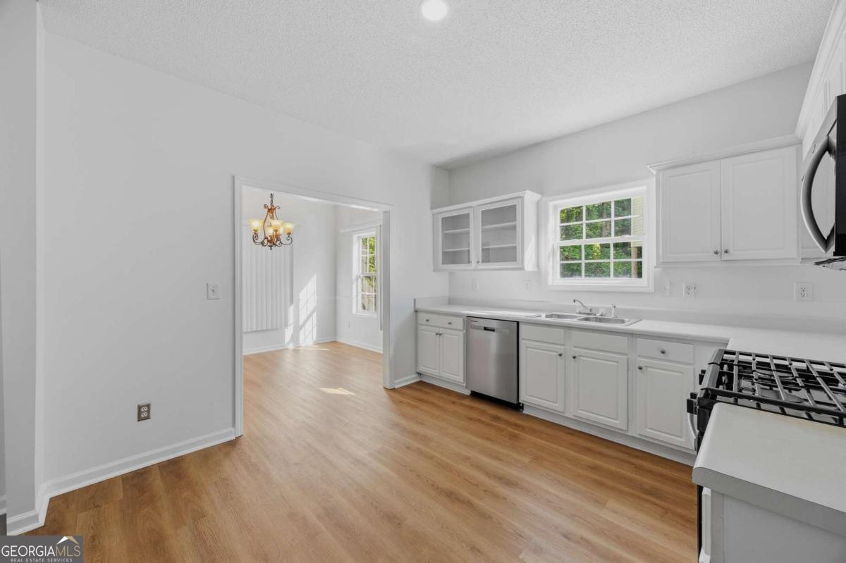 1094 Cliftwood Drive Riverdale - Photo 8