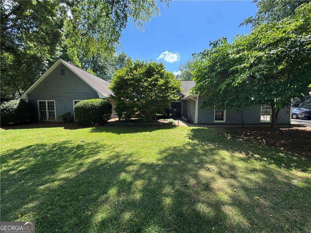555 Saddle Creek Circle Roswell - main photo