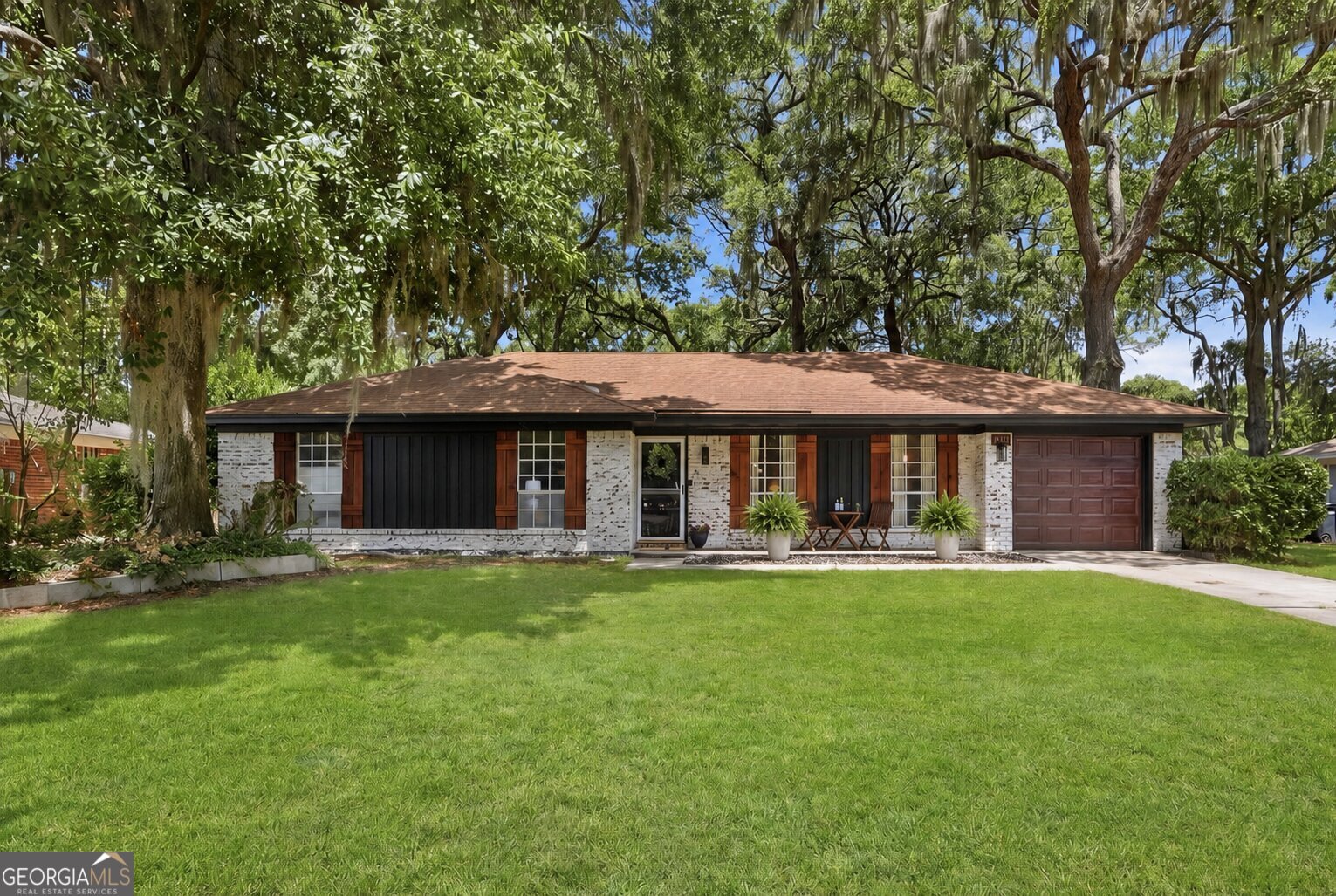 607 Leaning Oaks Drive Savannah - main photo