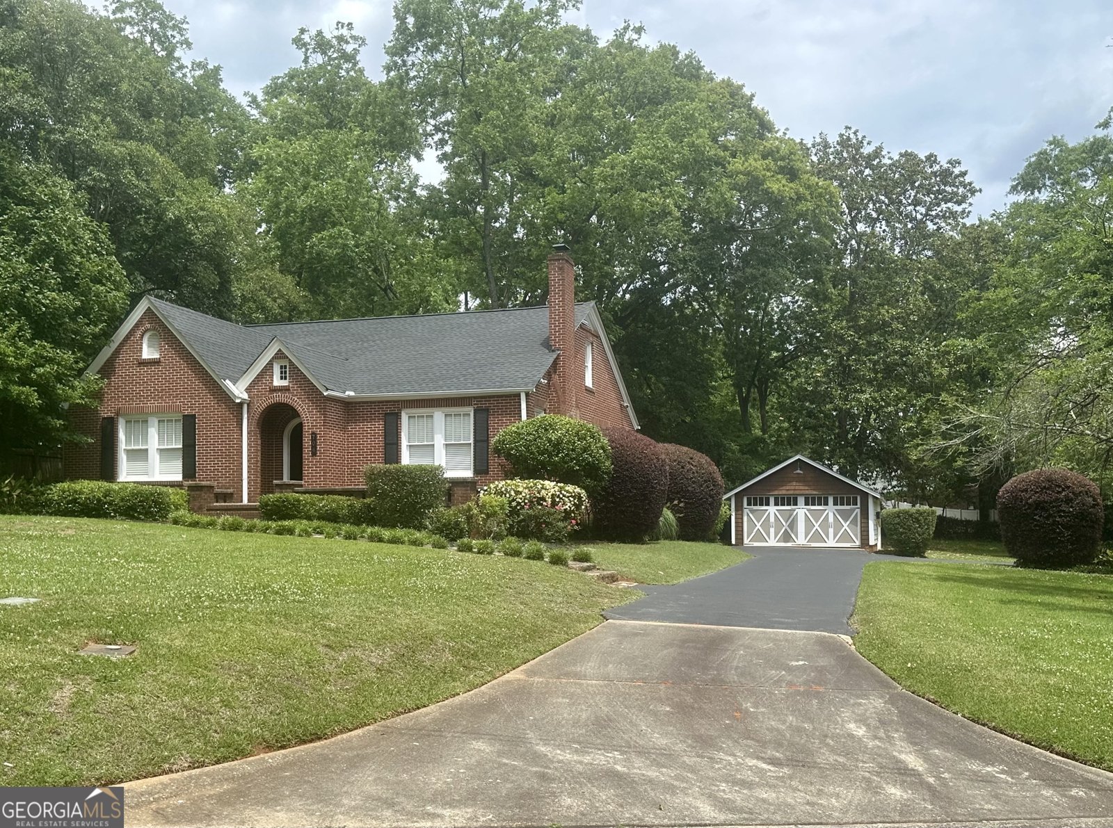 704 Woodland Dr Griffin - main photo