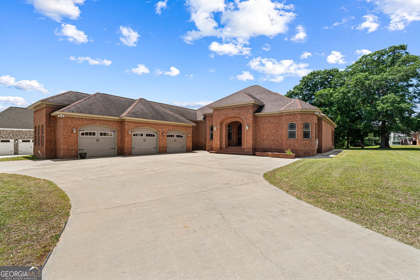215 Little Hickory Drive Lizella - main photo