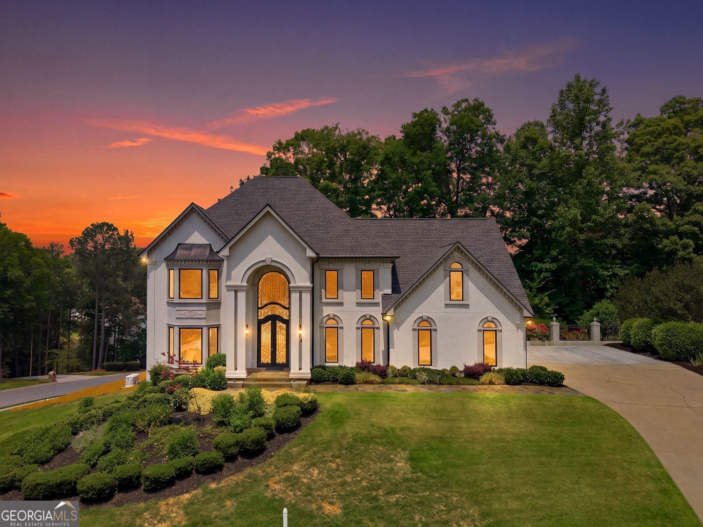 1085 Brooksglen Drive Roswell - main photo