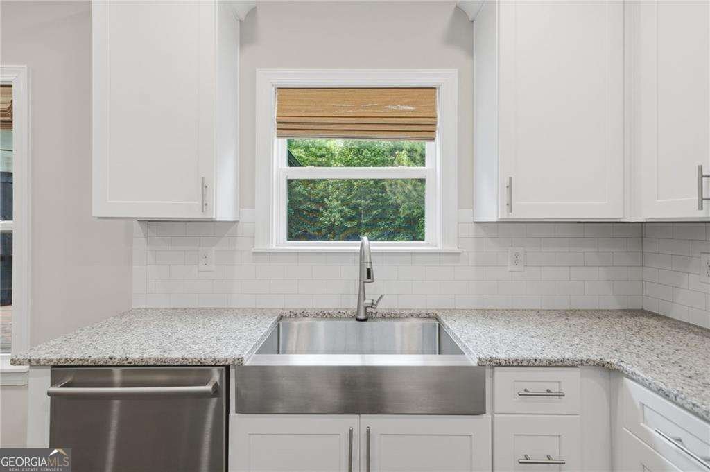 7285 Hedgerose Drive Cumming - Photo 16