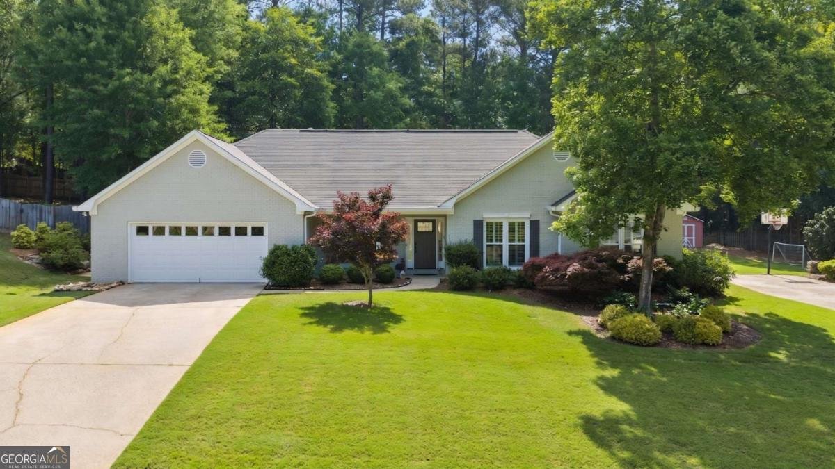 409 Taberon Road Peachtree City - main photo