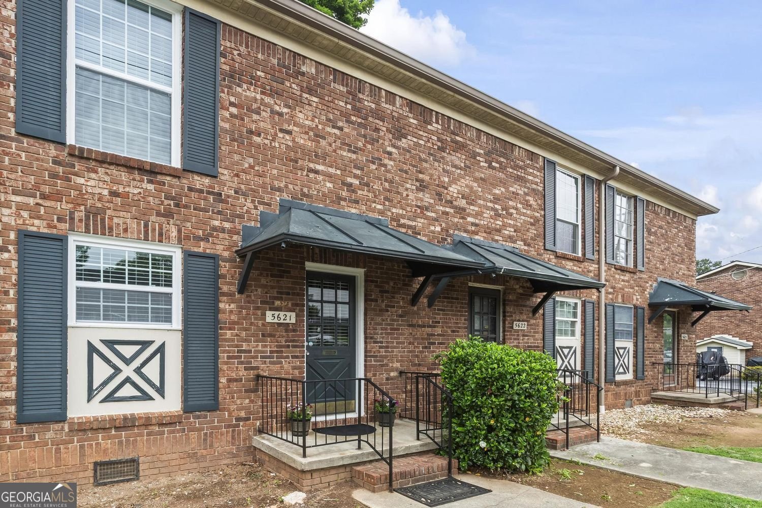 5621 Kingsport Drive Sandy Springs - main photo