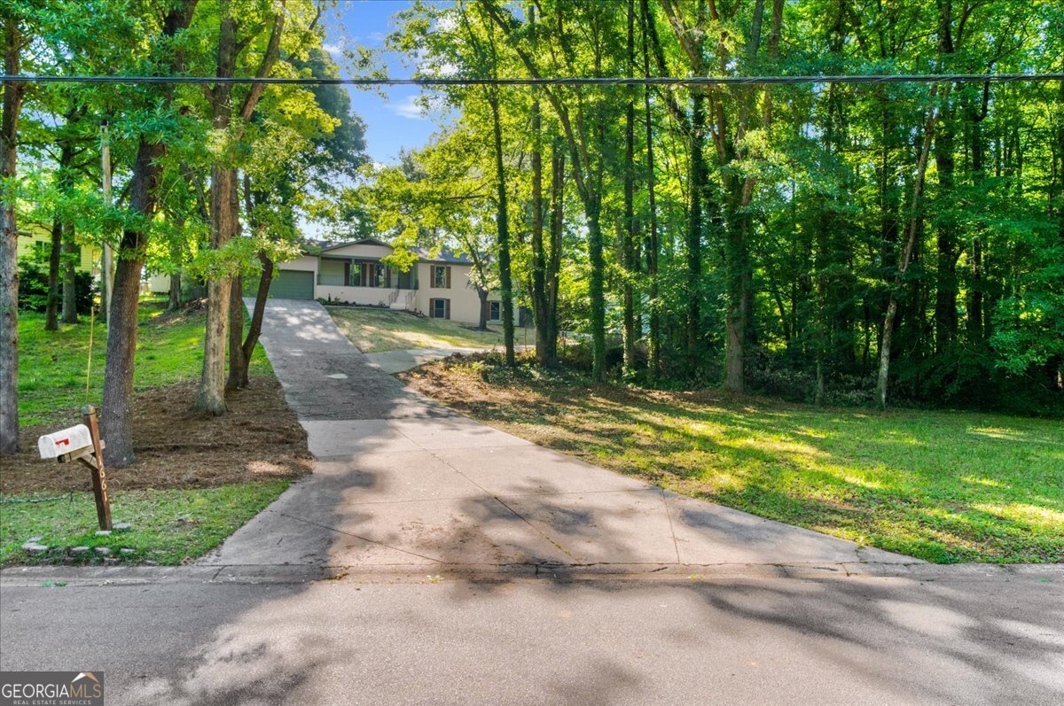 1661 Oak Ridge Circle Stone Mountain - main photo