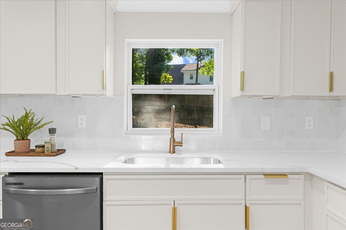 1661 Oak Ridge Circle Stone Mountain - Photo 17