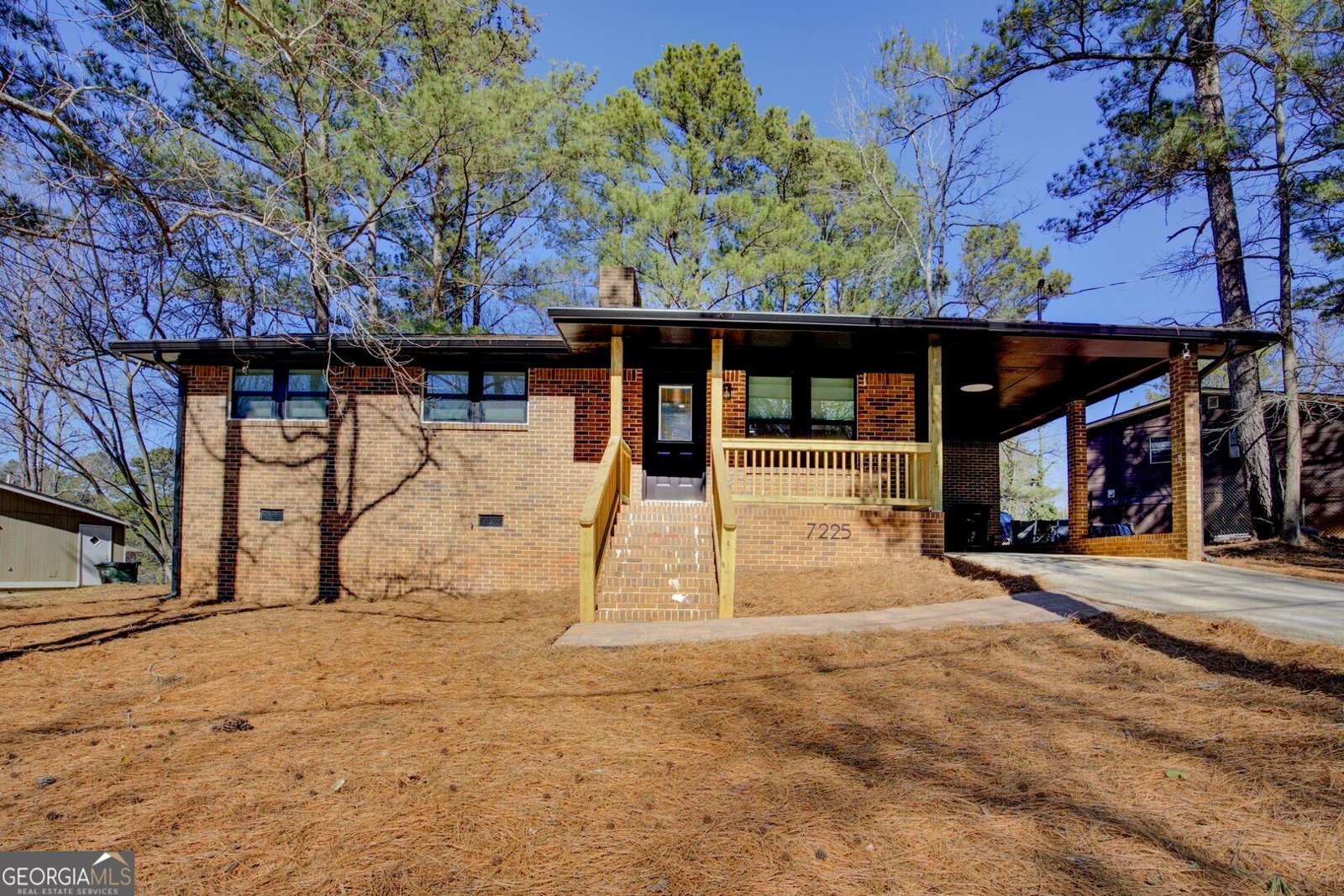 7225 Pineneedle Drive Covington - main photo