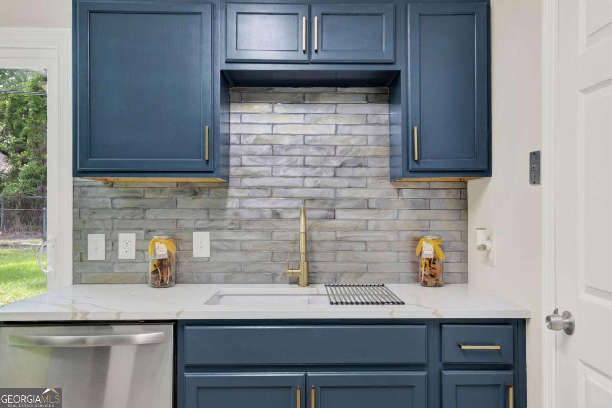 325 Forrest Avenue Savannah - Photo 13