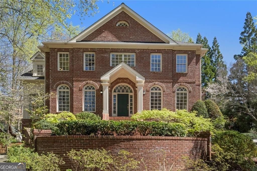220 Sheridan Point Lane Sandy Springs - main photo