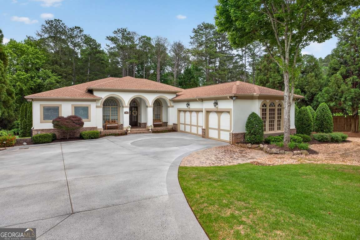 6010 Robbs Drive Cumming - main photo