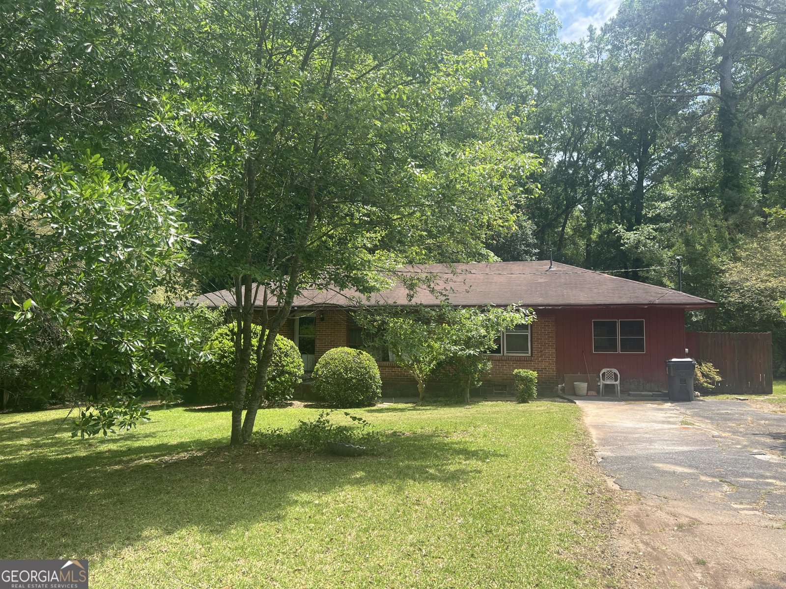 1207 Wisteria Drive Mableton - main photo