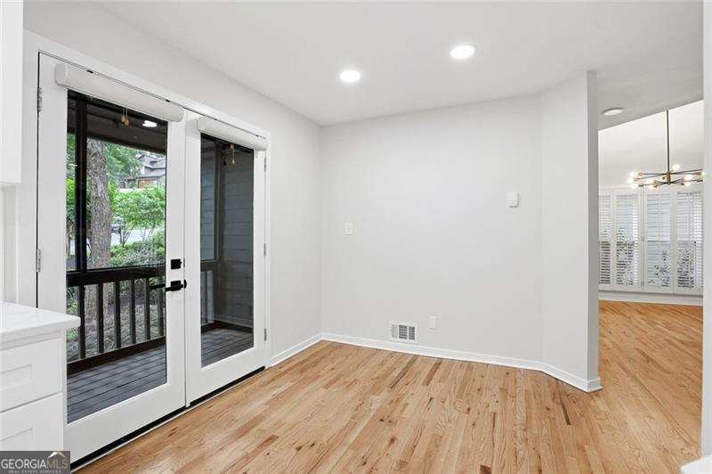 10210 Kinross Road Roswell - Photo 6