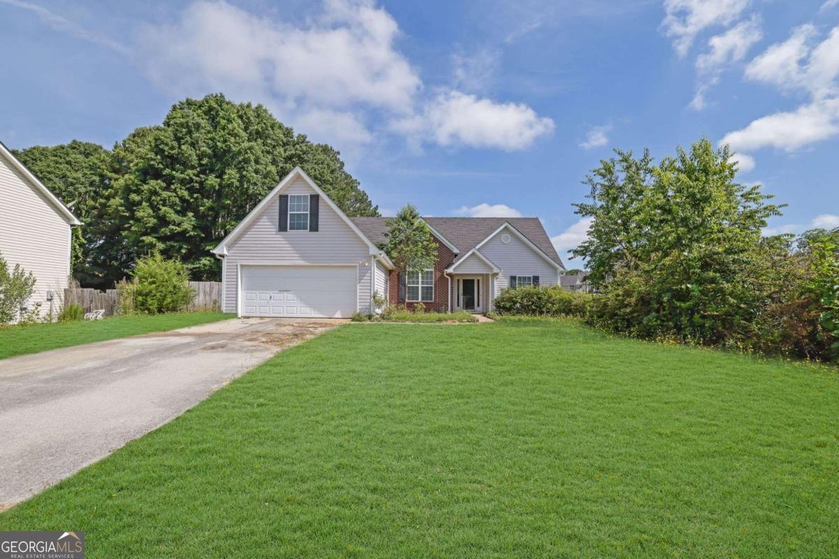1401 Waterford Court Loganville - main photo