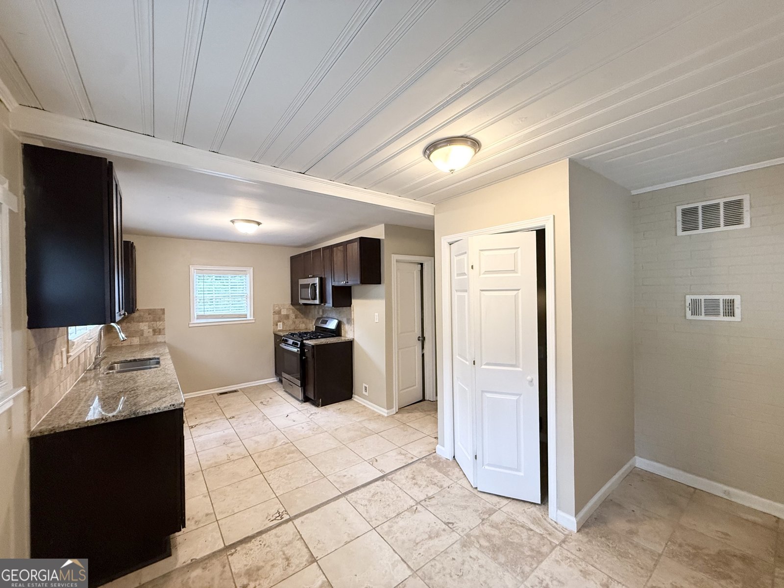 2487 Sylvan Road East Point - Photo 11