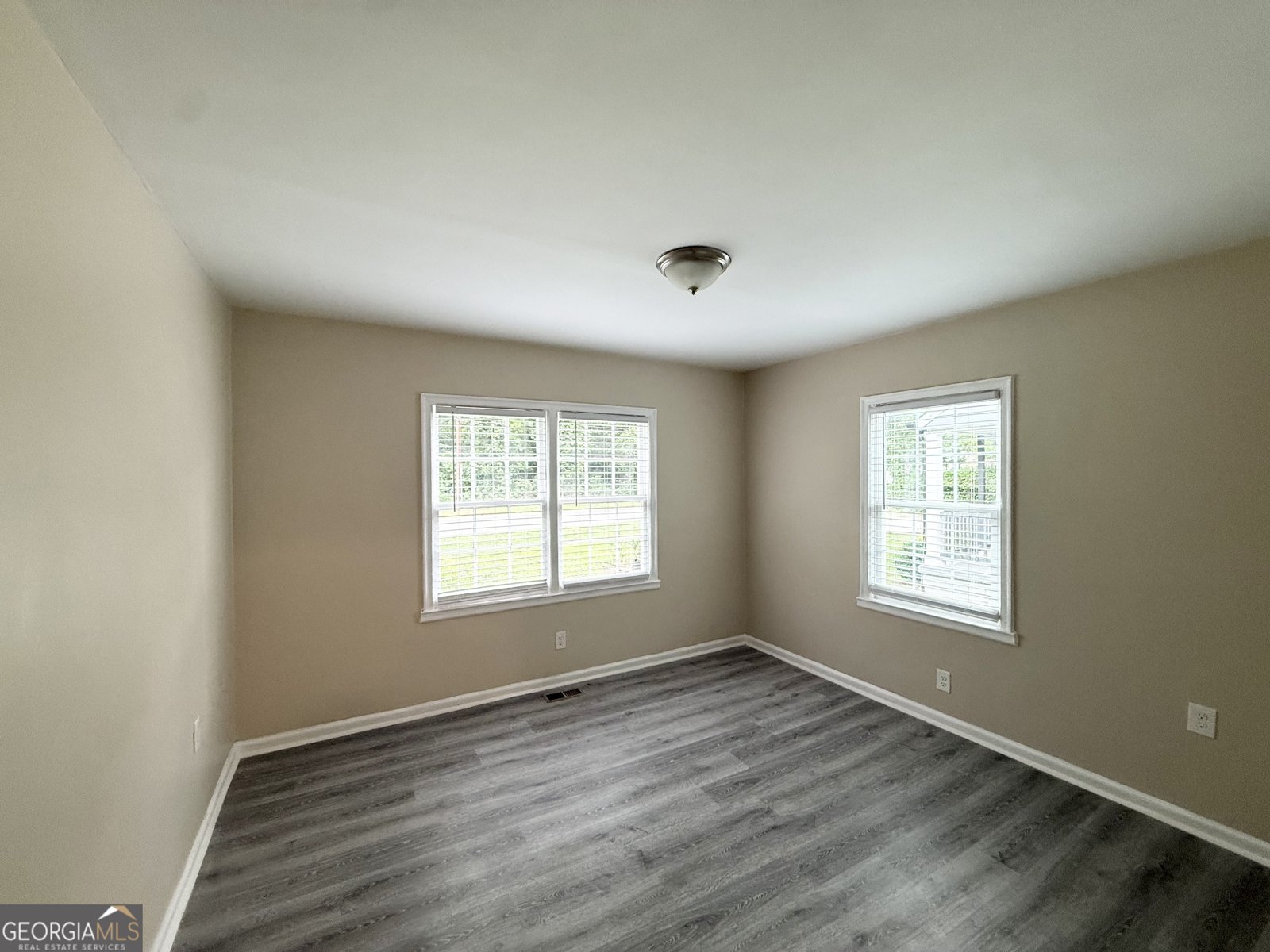 2487 Sylvan Road East Point - Photo 16