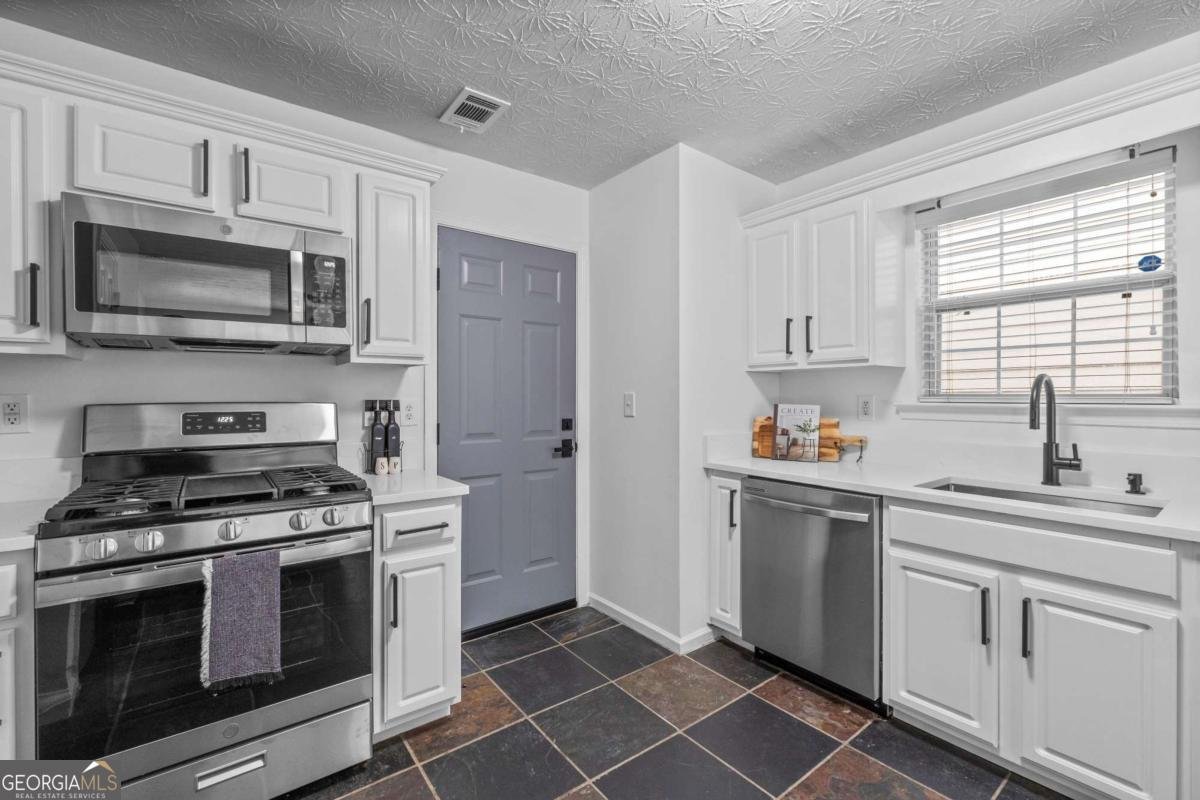 1484 GATES Circle Atlanta - Photo 13