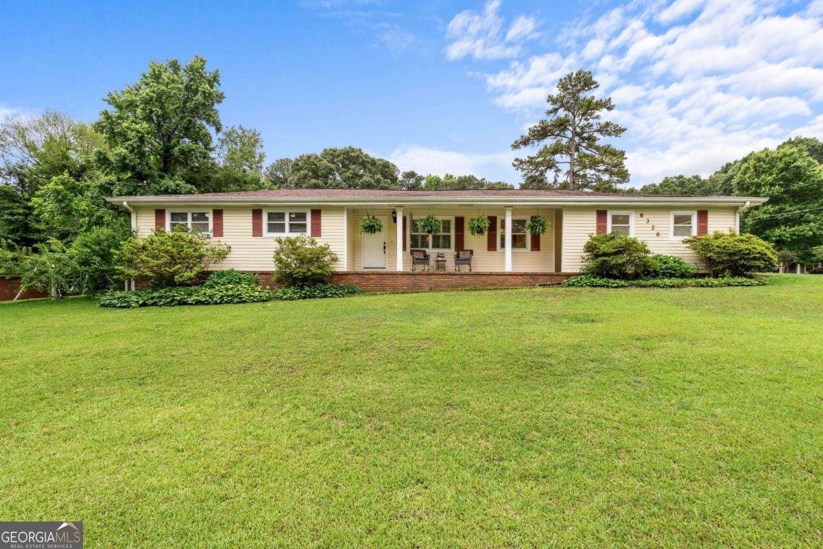 6326 South Skyline Drive Douglasville - main photo