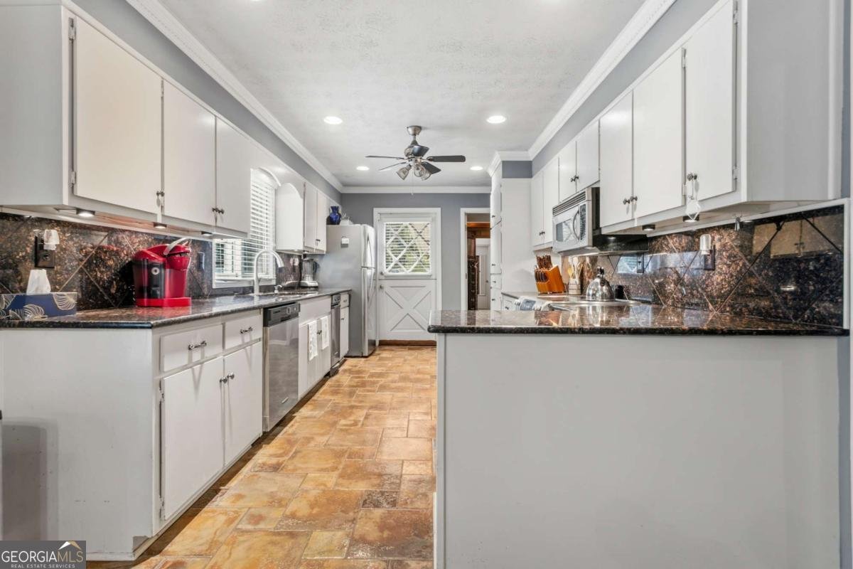 1025 Rays Road Stone Mountain - Photo 14