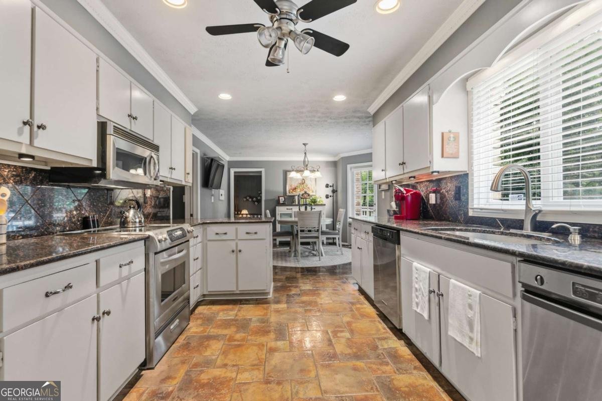 1025 Rays Road Stone Mountain - Photo 15