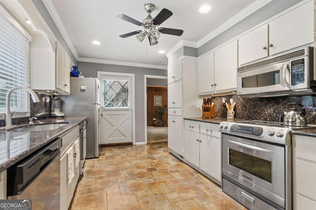 1025 Rays Road Stone Mountain - Photo 16