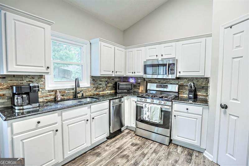 6145 Devonshire Drive Flowery Branch - Photo 10
