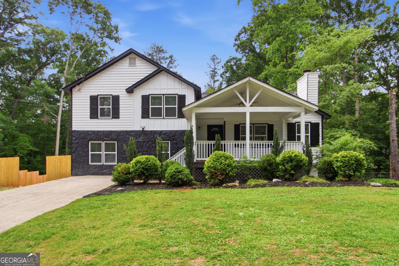 1239 Ashbrook Drive Lawrenceville - main photo