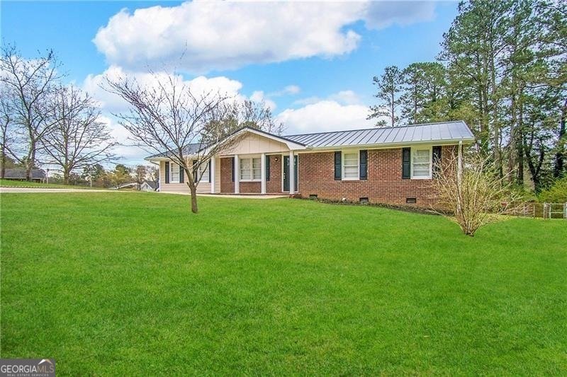 1661 Highpoint Drive Douglasville - main photo