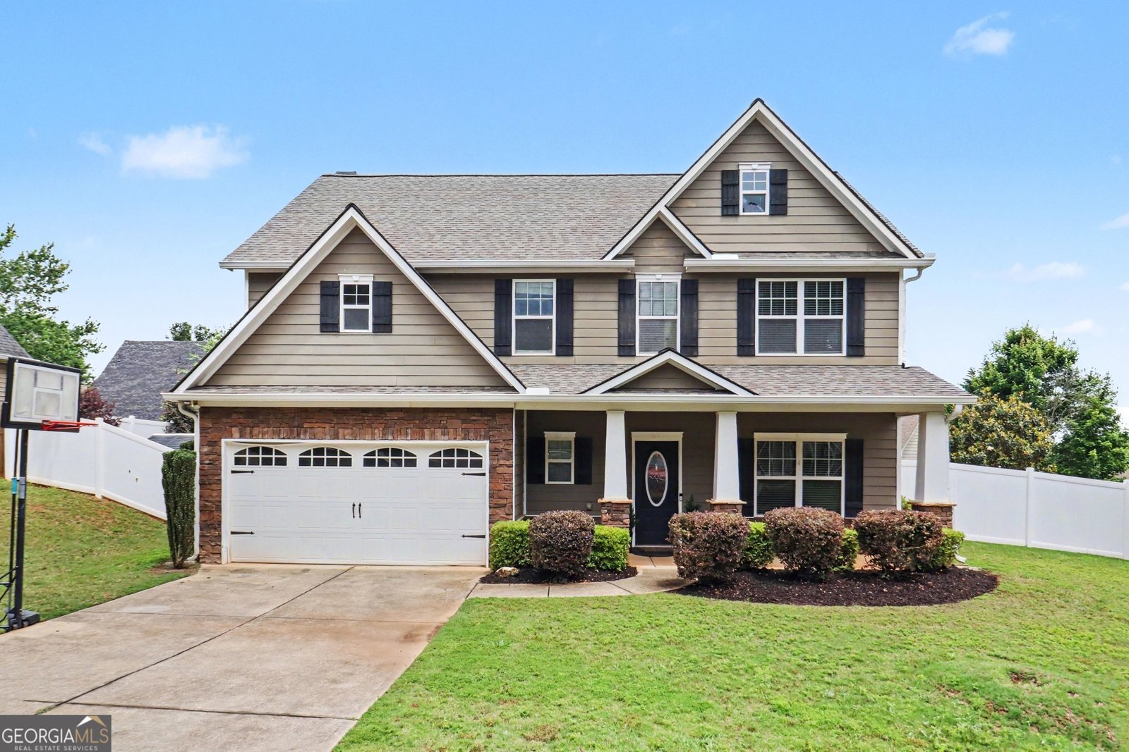 98 Village Park Drive Newnan - main photo