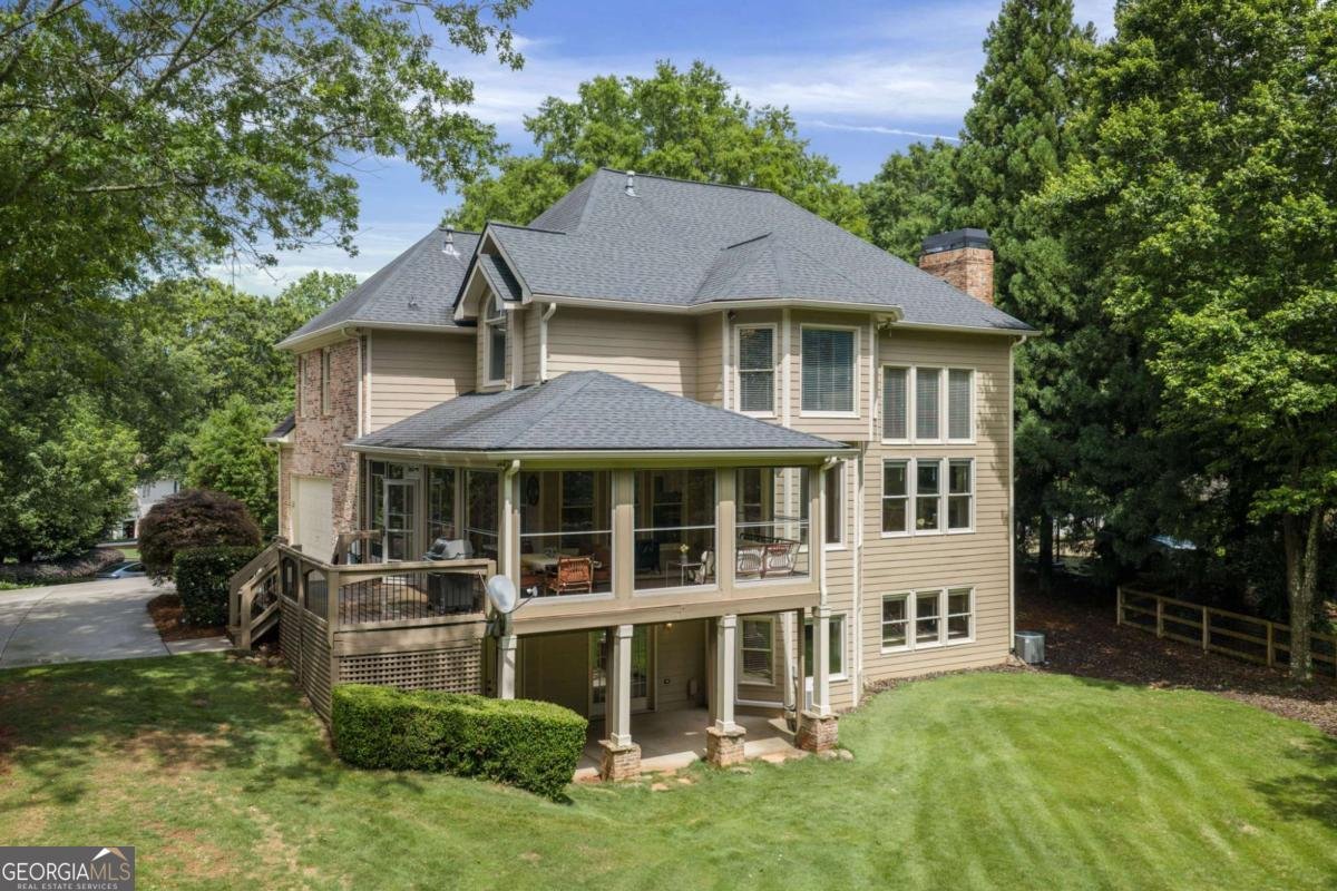 46 Lakecrest Circle Suwanee - main photo