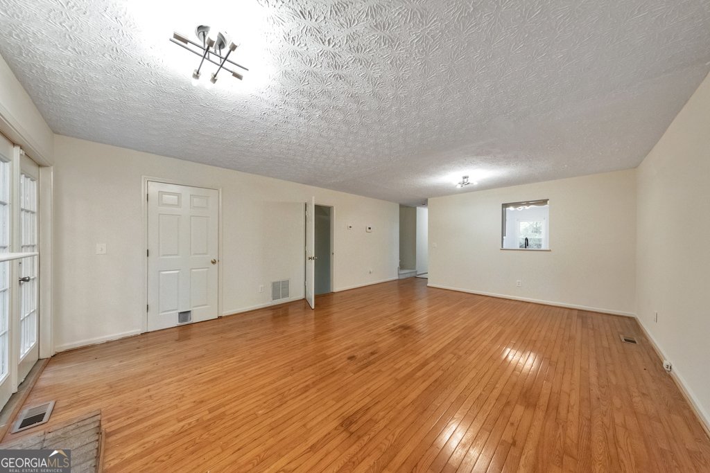 1005 Kennesborough Road Kennesaw - Photo 13