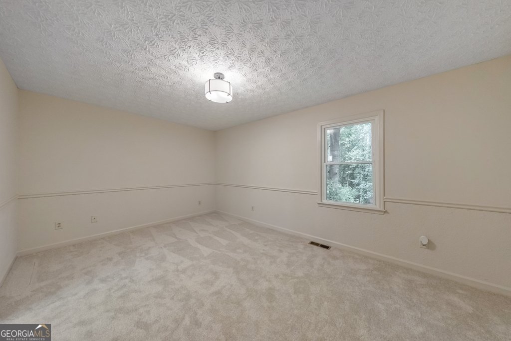 1005 Kennesborough Road Kennesaw - Photo 17