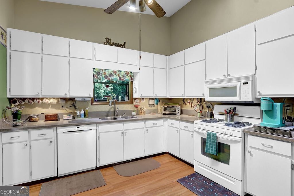 3491 Birchwood Trail Snellville - Photo 13
