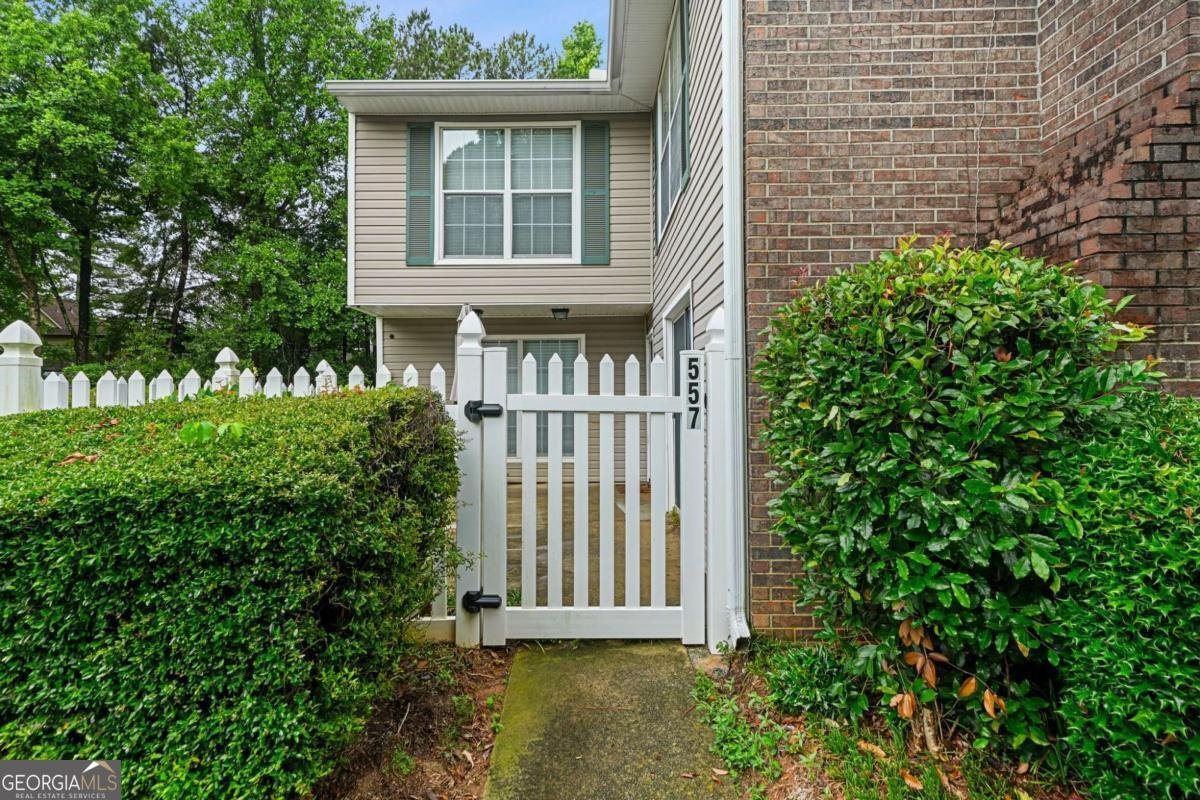 557 Picketts Bend Court Marietta - main photo