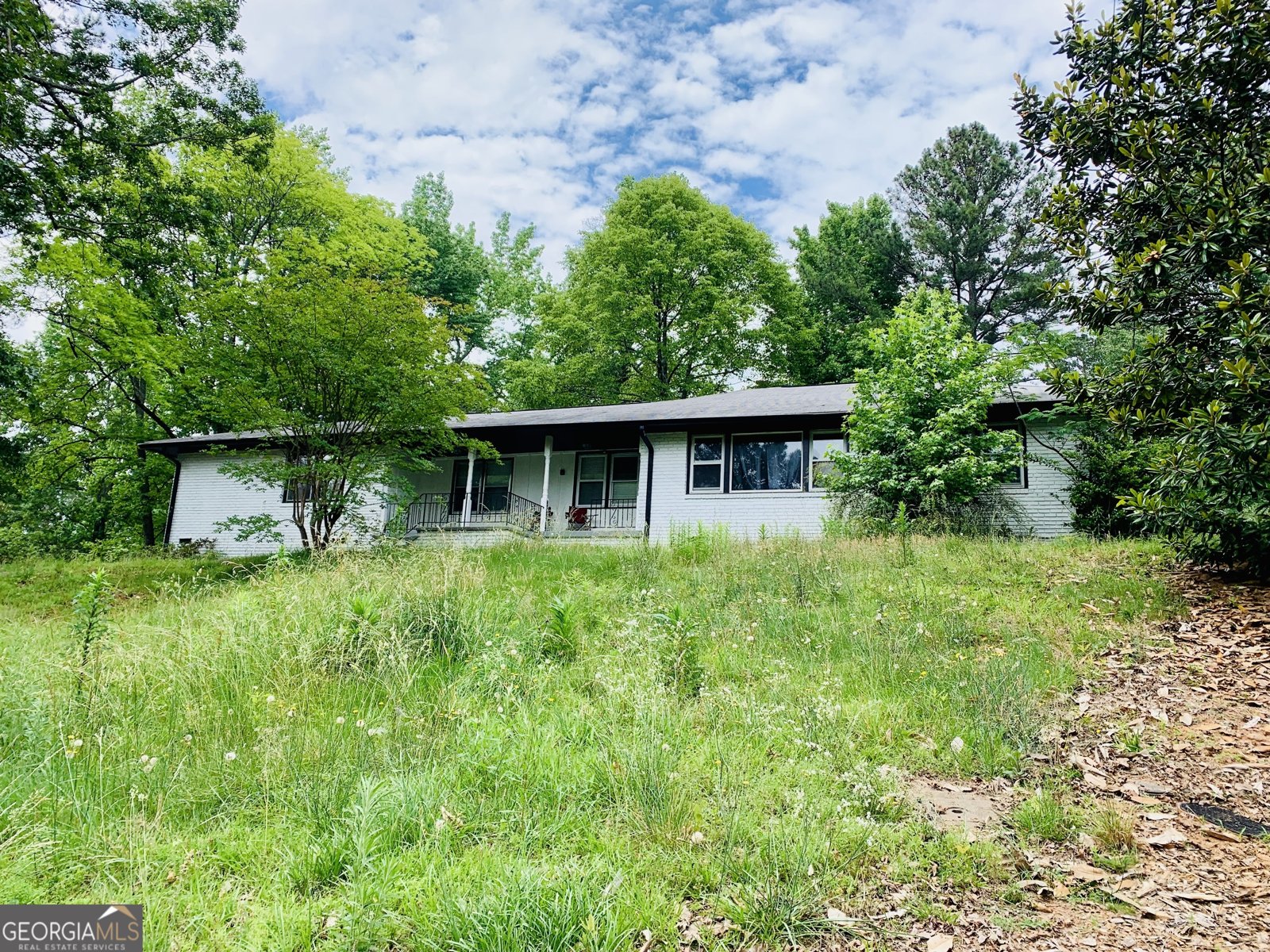 1402 Shadowbrook Drive Marietta - main photo