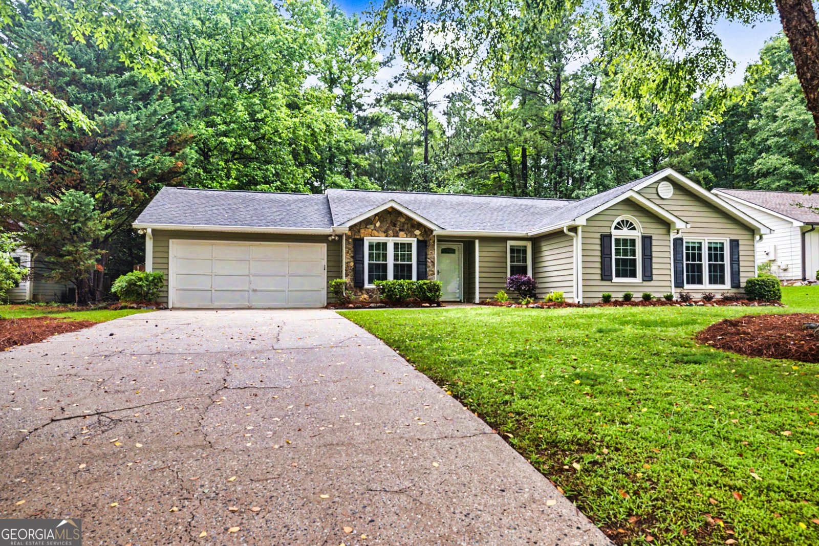 204 Kentwood Drive Peachtree City - main photo
