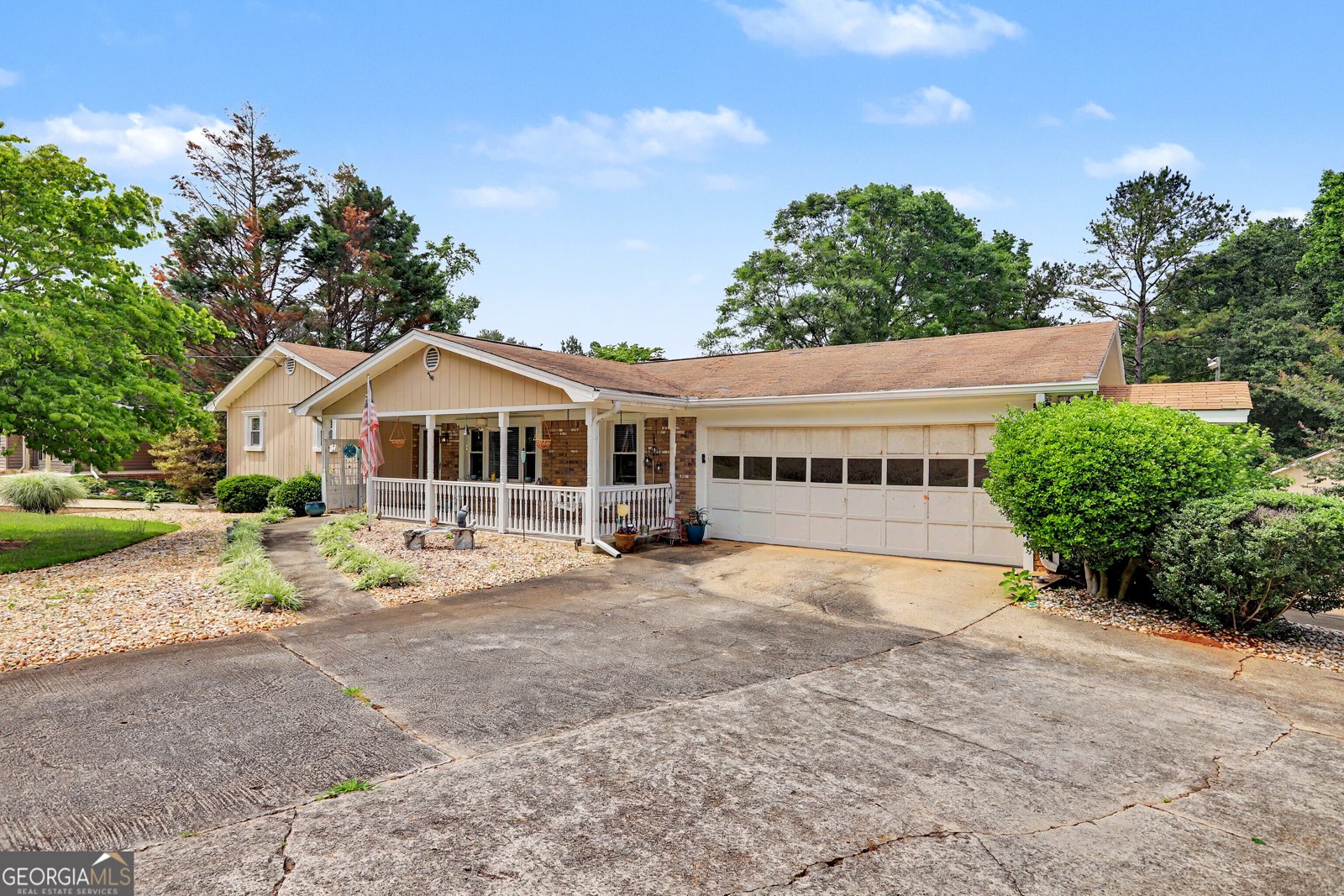 2053 Mozelle Drive Marietta - main photo