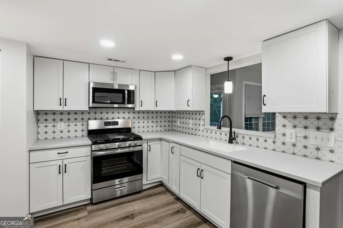 63 Hampshire Court Avondale Estates - Photo 12