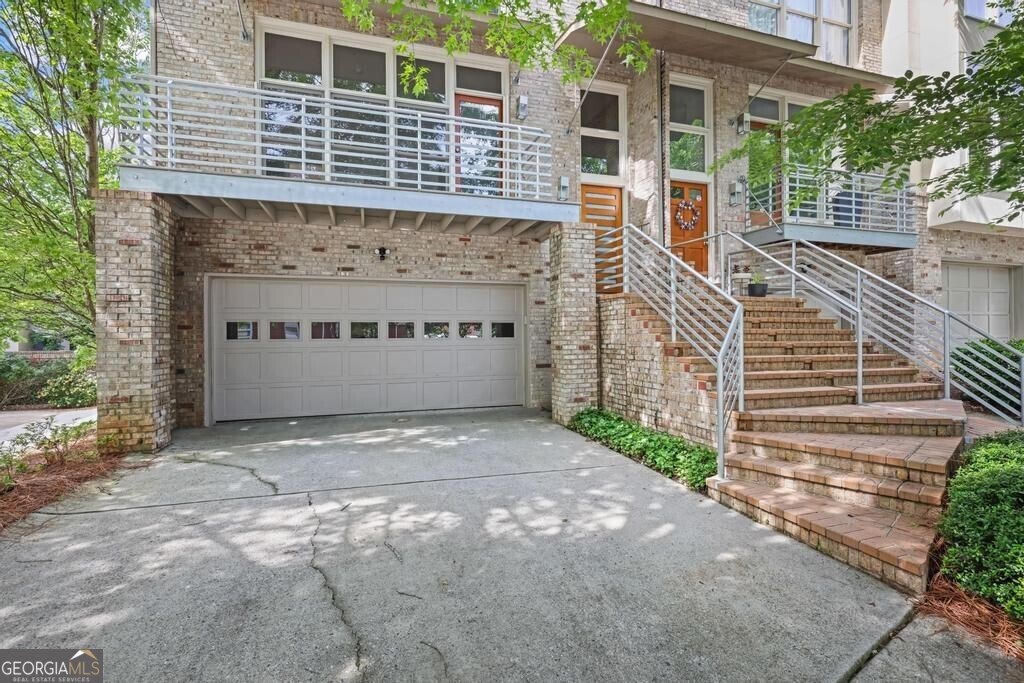 1337 Peachtree View Brookhaven - main photo