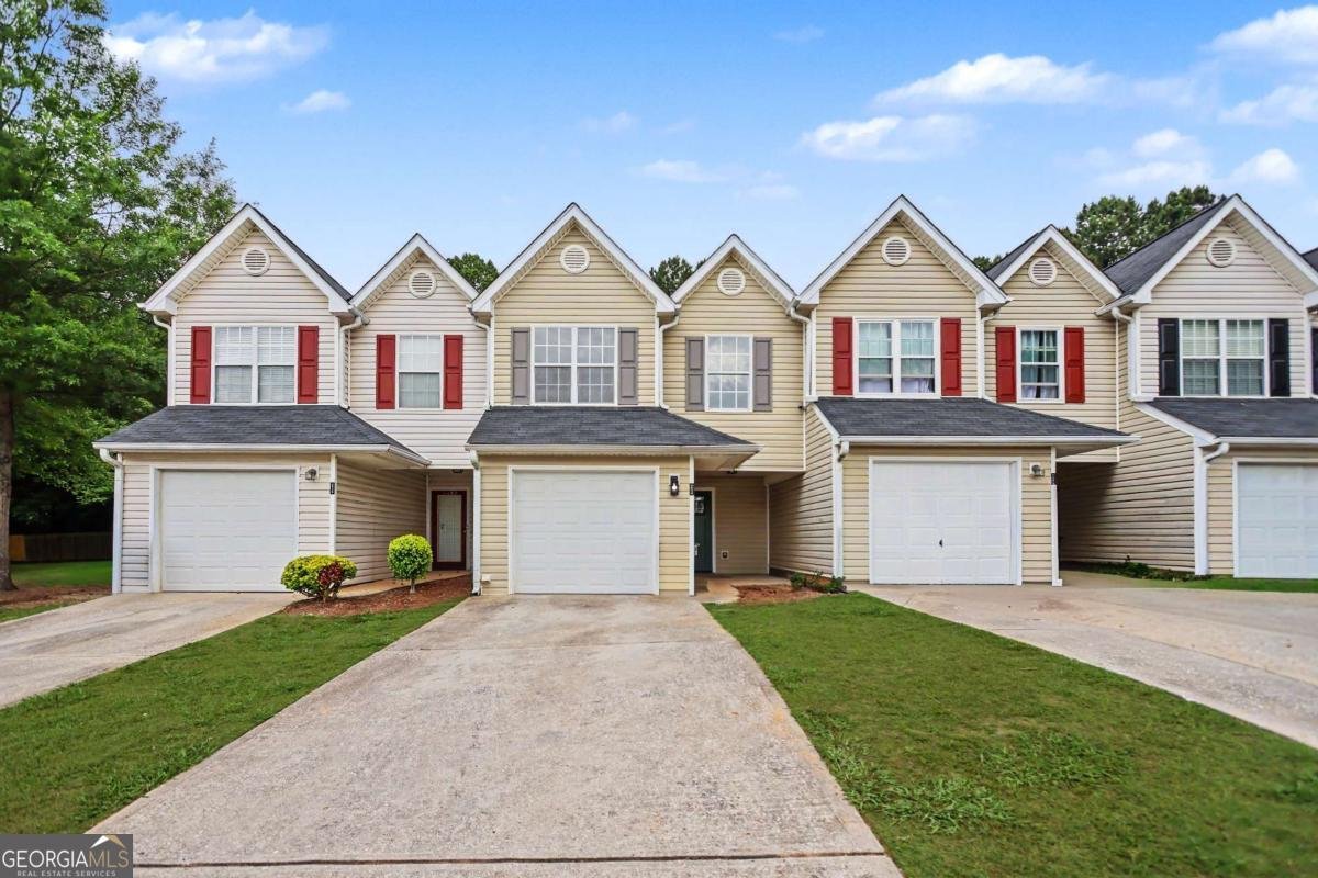6838 Gallant Circle Mableton - main photo