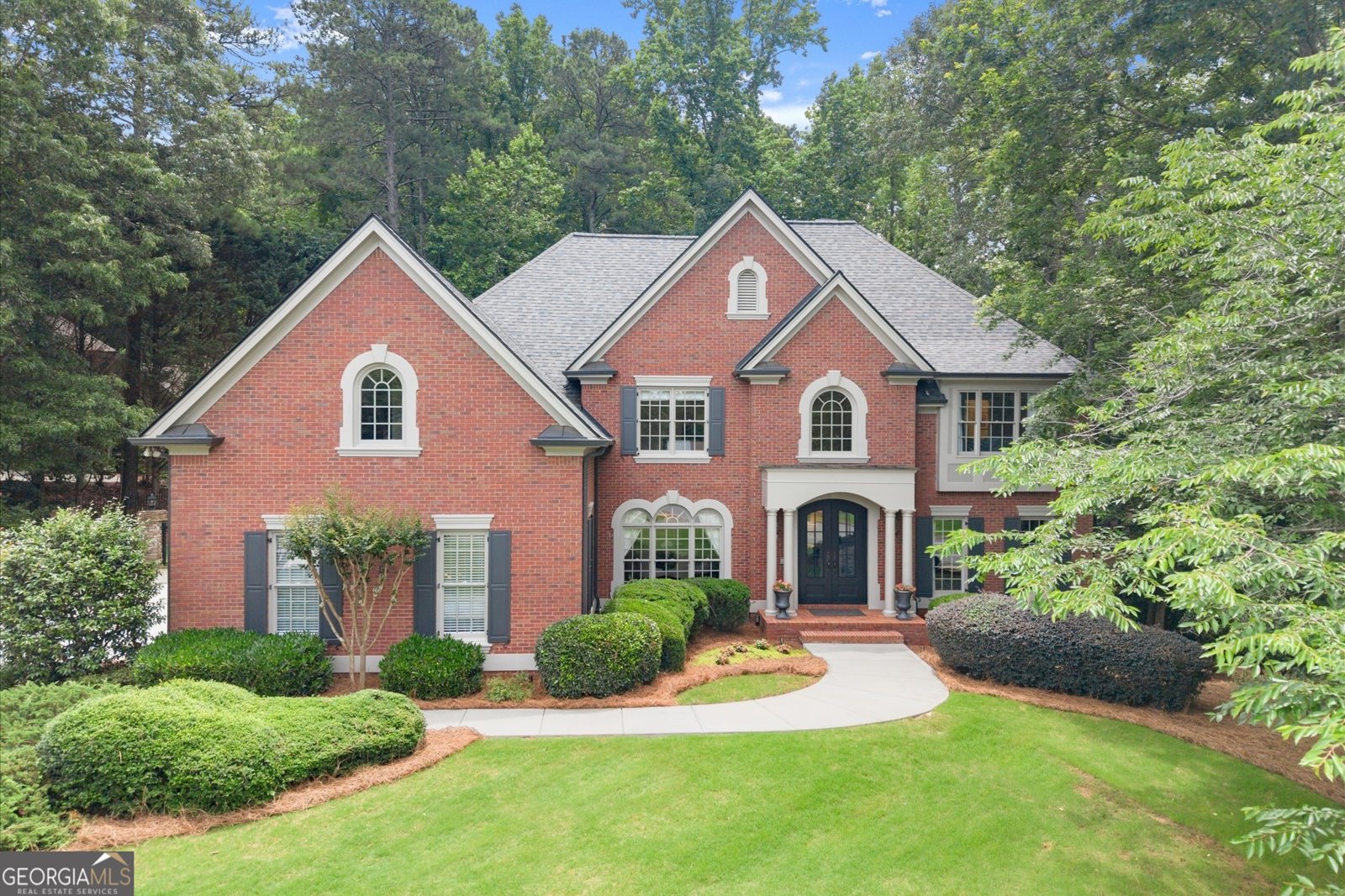 701 Hallbrook Court Alpharetta - main photo
