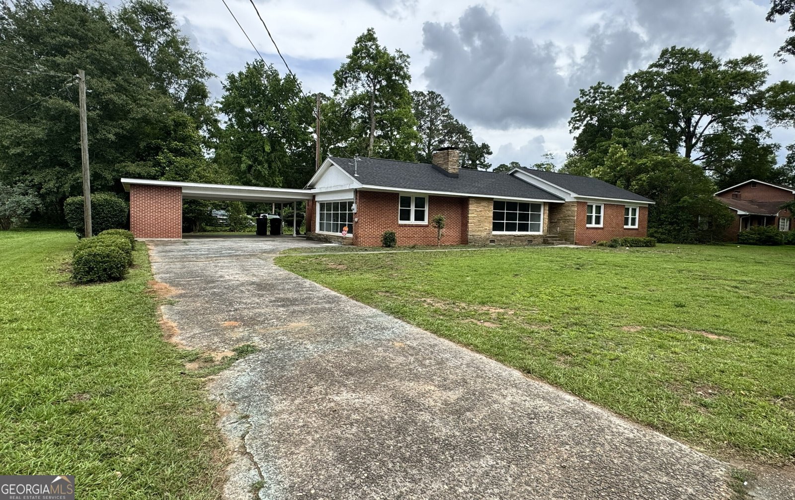 402 Westview Drive Fort Valley - main photo