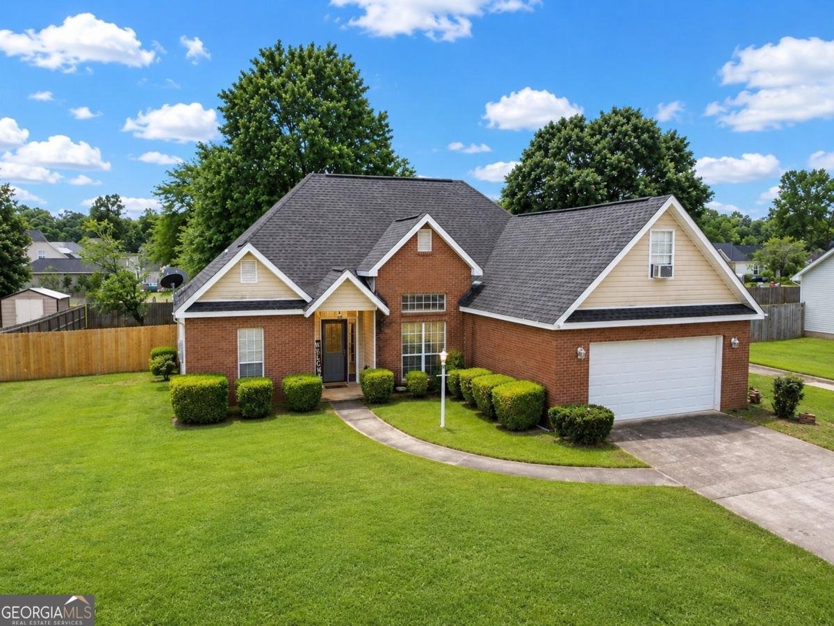 225 Autumn Woods Drive Warner Robins - main photo