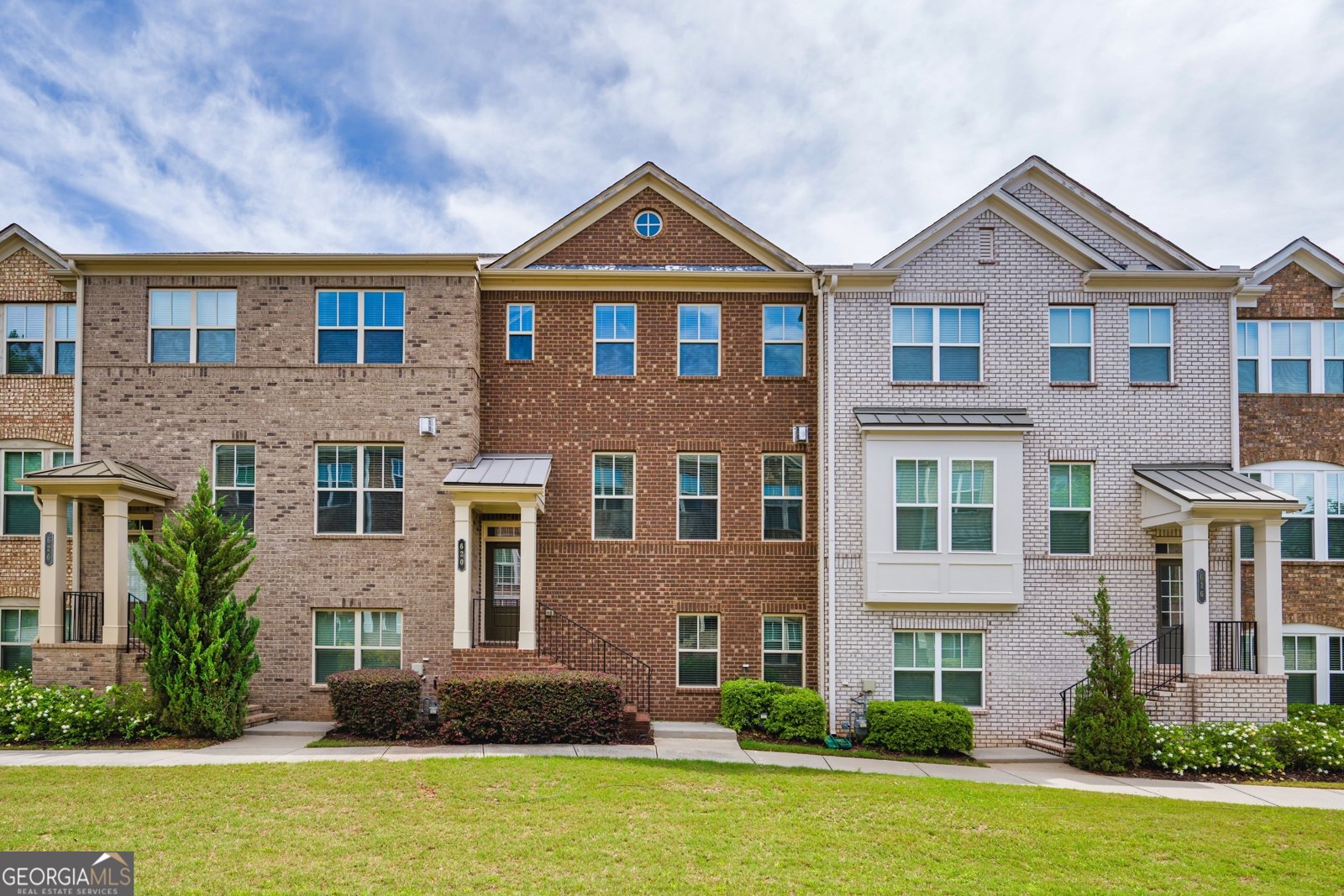 620 Sunset Park Drive Suwanee - main photo