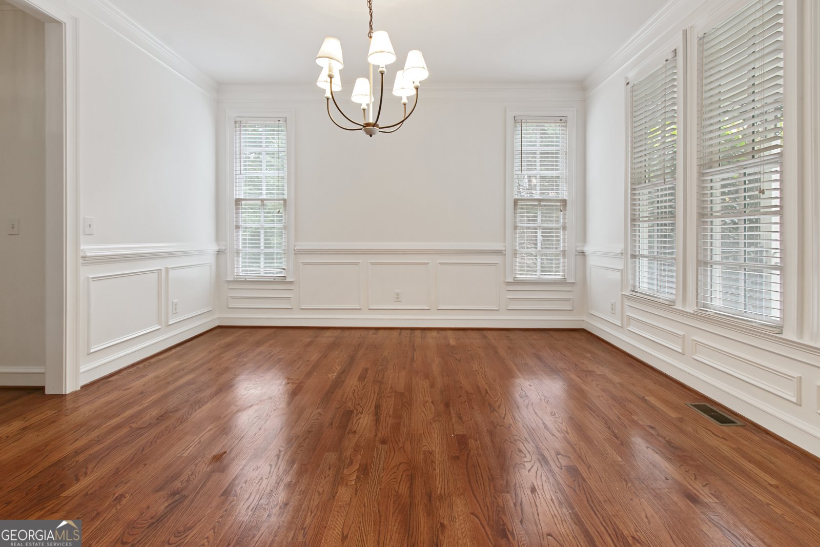 1593 Walkway Court Lilburn - Photo 10
