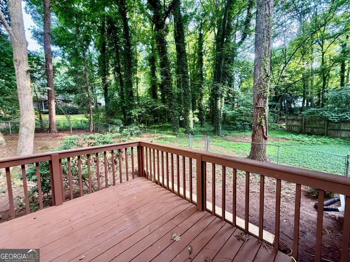 1367 Arlene Court Lilburn - Photo 11